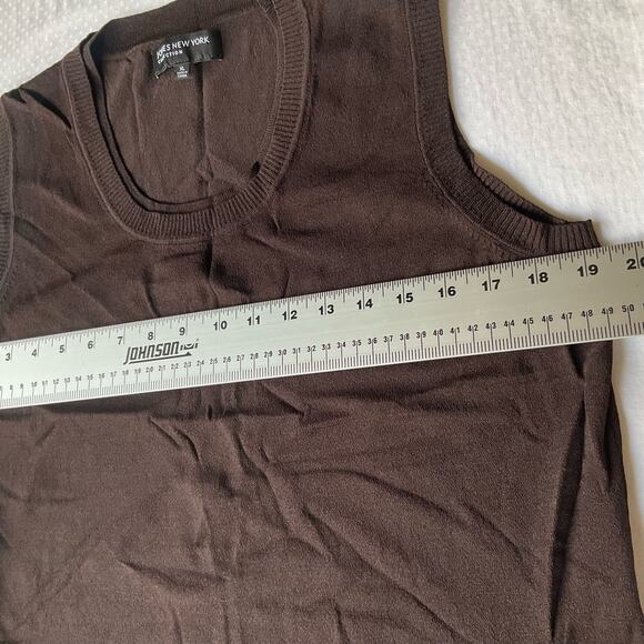 Jones New York Collection Women’s Sleeveless Knit Blouse size XL, Solid Brown - Picture 3 of 7